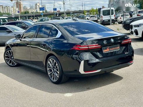 BMW 5 серия 2023 - фото 13
