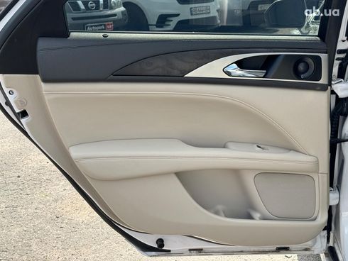 Lincoln MKZ 2019 белый - фото 23