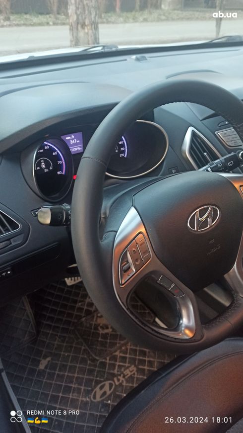 Hyundai ix35 2011 белый - фото 15
