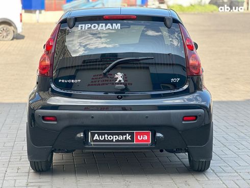 Peugeot 107 2012 черный - фото 6