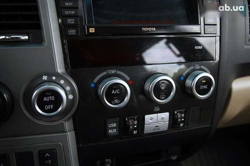 Toyota Sequoia 2012 - фото 17