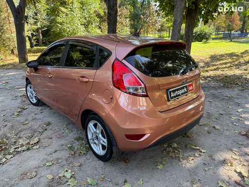 Ford Fiesta 2016 оранжевый - фото 8