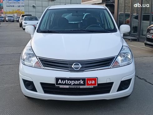 Nissan Tiida 2012 белый - фото 2