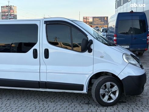 Opel Vivaro 2009 белый - фото 4