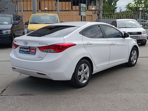 Hyundai Elantra 2012 белый - фото 6