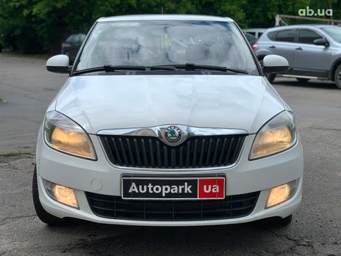Skoda Fabia 2012 белый - фото 2