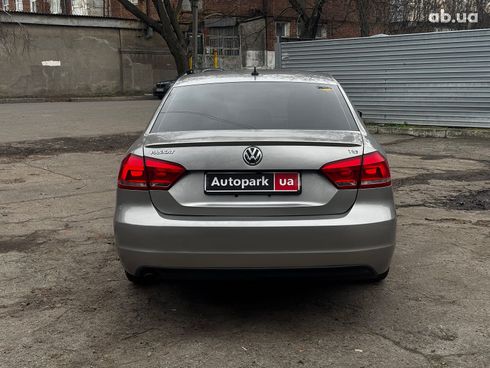Volkswagen Passat 2013 серый - фото 6