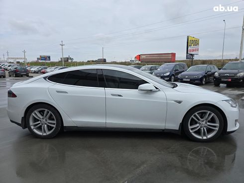 Tesla Model S 2015 белый - фото 12