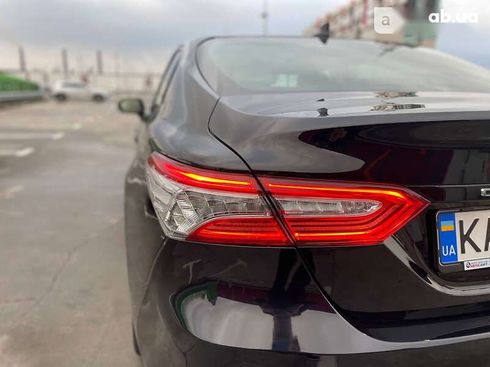 Toyota Camry 2020 - фото 11