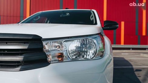 Toyota Hilux 2019 - фото 13