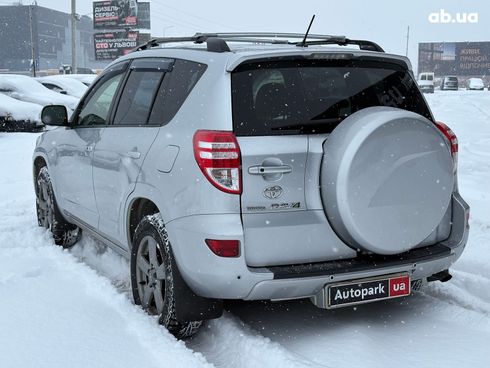 Toyota RAV4 2012 серый - фото 8