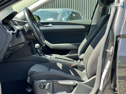 Volkswagen Passat 2021 - фото 30