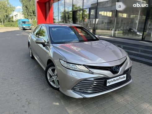 Toyota Camry 2020 - фото 2