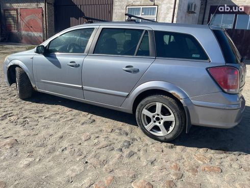 Opel Astra 2005 серебристый - фото 12