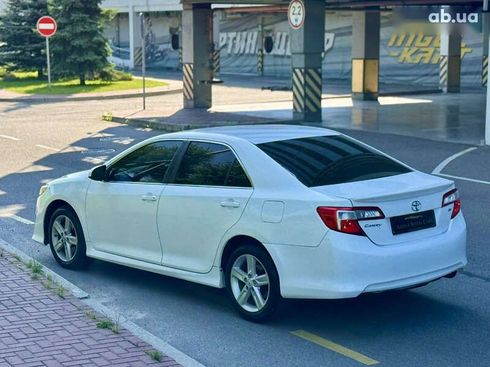 Toyota Camry 2014 - фото 15