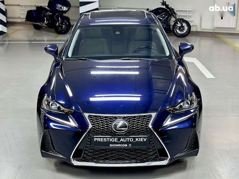 Lexus IS 2017 - фото 12