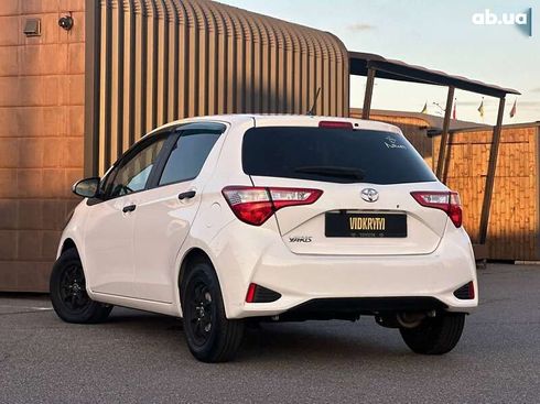 Toyota Yaris 2018 - фото 11