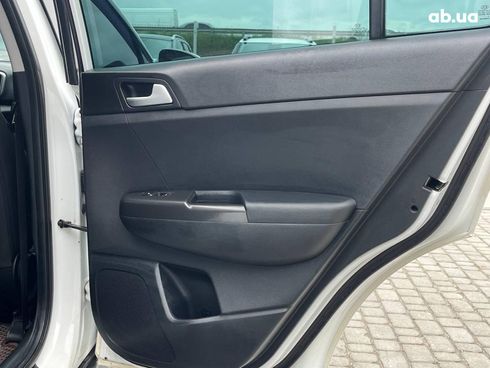 Kia Sportage 2018 белый - фото 28