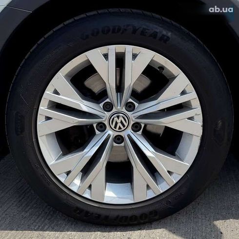 Volkswagen passat alltrack 2018 - фото 15