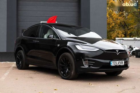 Tesla Model X 2018 - фото 10