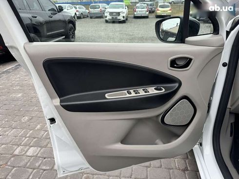 Renault Zoe 2016 - фото 16