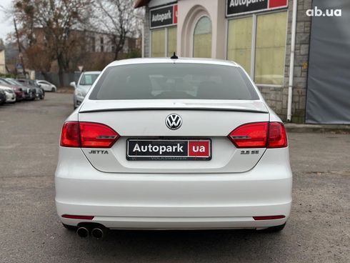 Volkswagen Jetta 2012 белый - фото 7