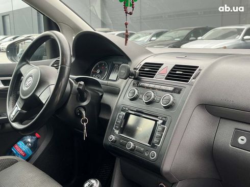 Volkswagen Touran 2012 серый - фото 24