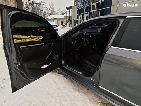 Volkswagen Passat 2016 серый - фото 20