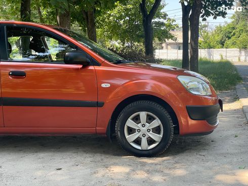Kia Rio 2008 оранжевый - фото 4
