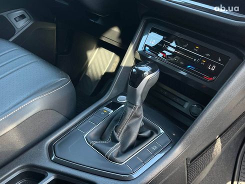Volkswagen Tiguan 2021 черный - фото 16