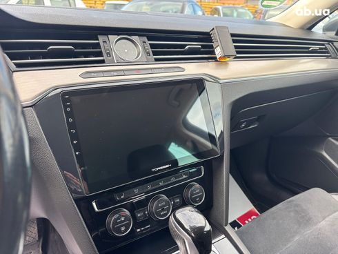 Volkswagen Passat 2017 серый - фото 22