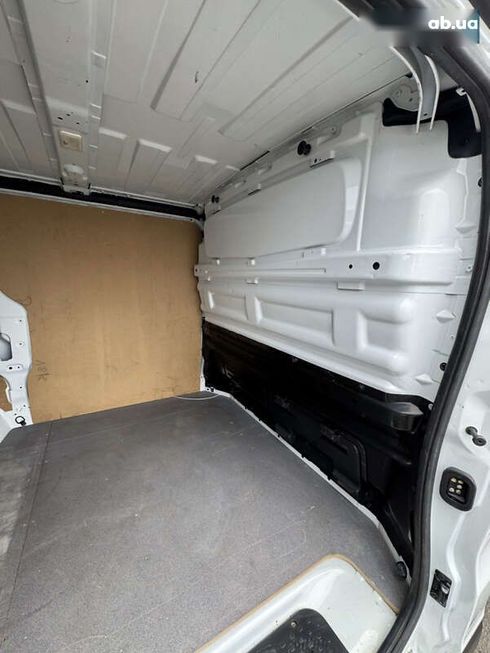 Renault Trafic 2021 - фото 28