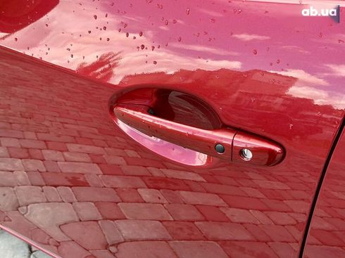 Toyota Yaris 2019 - фото 16