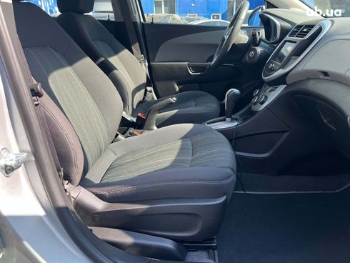 Chevrolet Sonic 2019 серый - фото 23