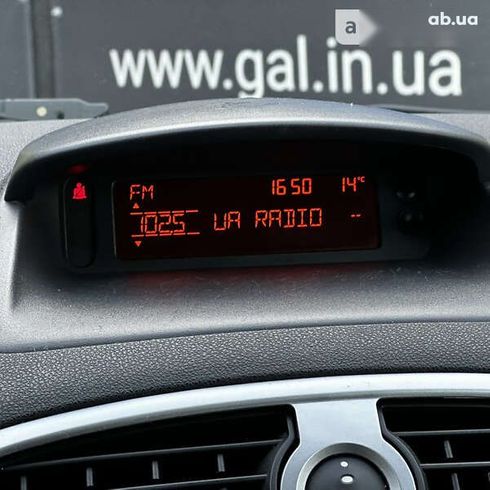 Renault Clio 2009 - фото 20