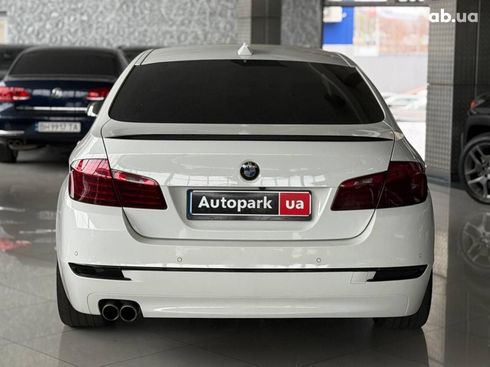 BMW 5 серия 2016 белый - фото 5