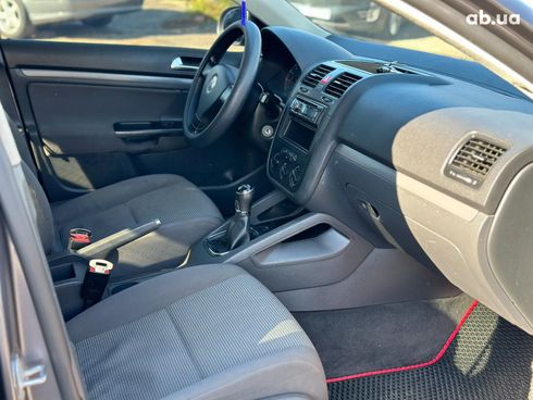 Volkswagen Jetta 2005 серый - фото 18