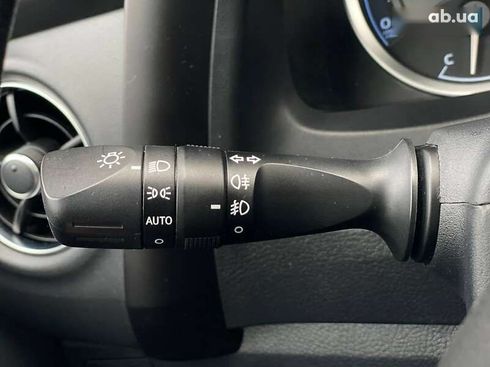 Toyota Corolla 2017 - фото 28