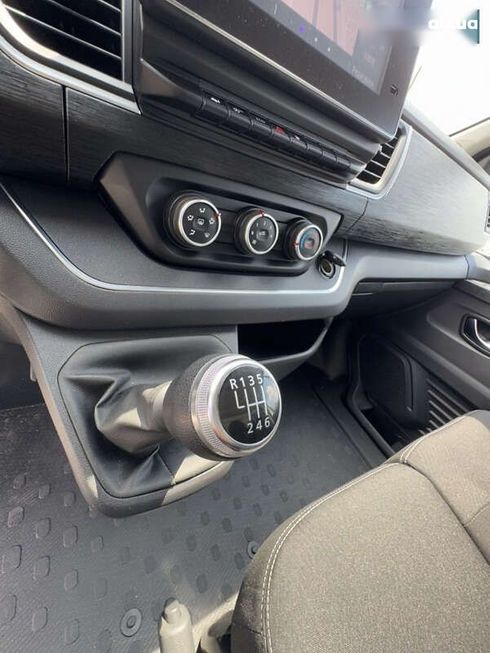 Renault Trafic 2021 - фото 18
