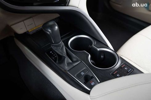 Toyota Camry 2021 - фото 17