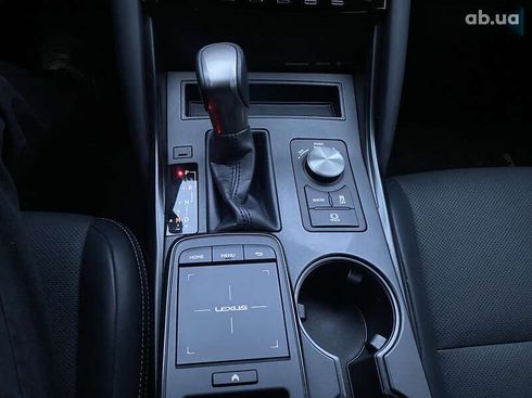 Lexus IS 2021 - фото 24