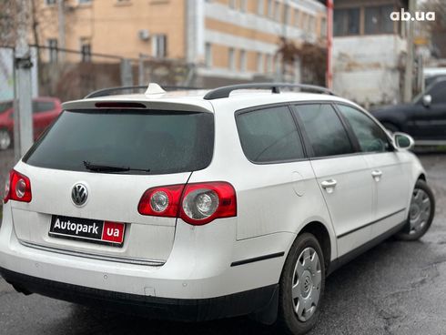 Volkswagen Passat 2008 белый - фото 6