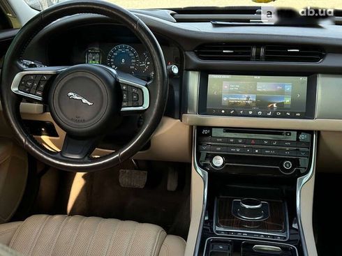 Jaguar XF 2016 - фото 19