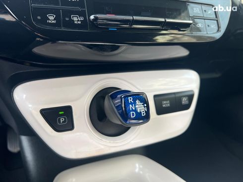 Toyota Prius 2016 черный - фото 63