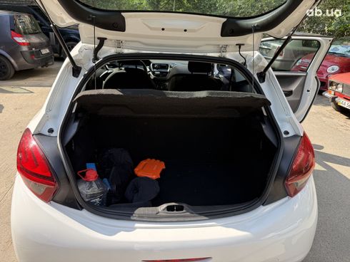 Peugeot 208 2016 - фото 13