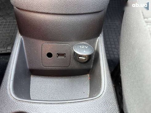 Ford Fiesta 2016 - фото 28