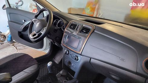 Renault Sandero Stepway 2017 белый - фото 13