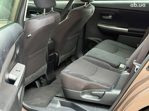 Toyota Prius V 2015 коричневый - фото 40