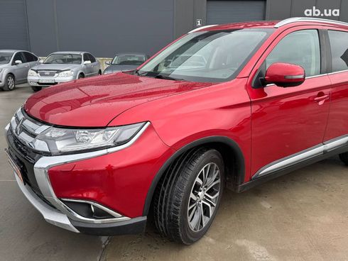 Mitsubishi Outlander 2018 красный - фото 4