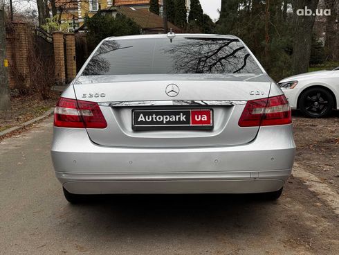 Mercedes-Benz E-Класс 2013 серый - фото 12